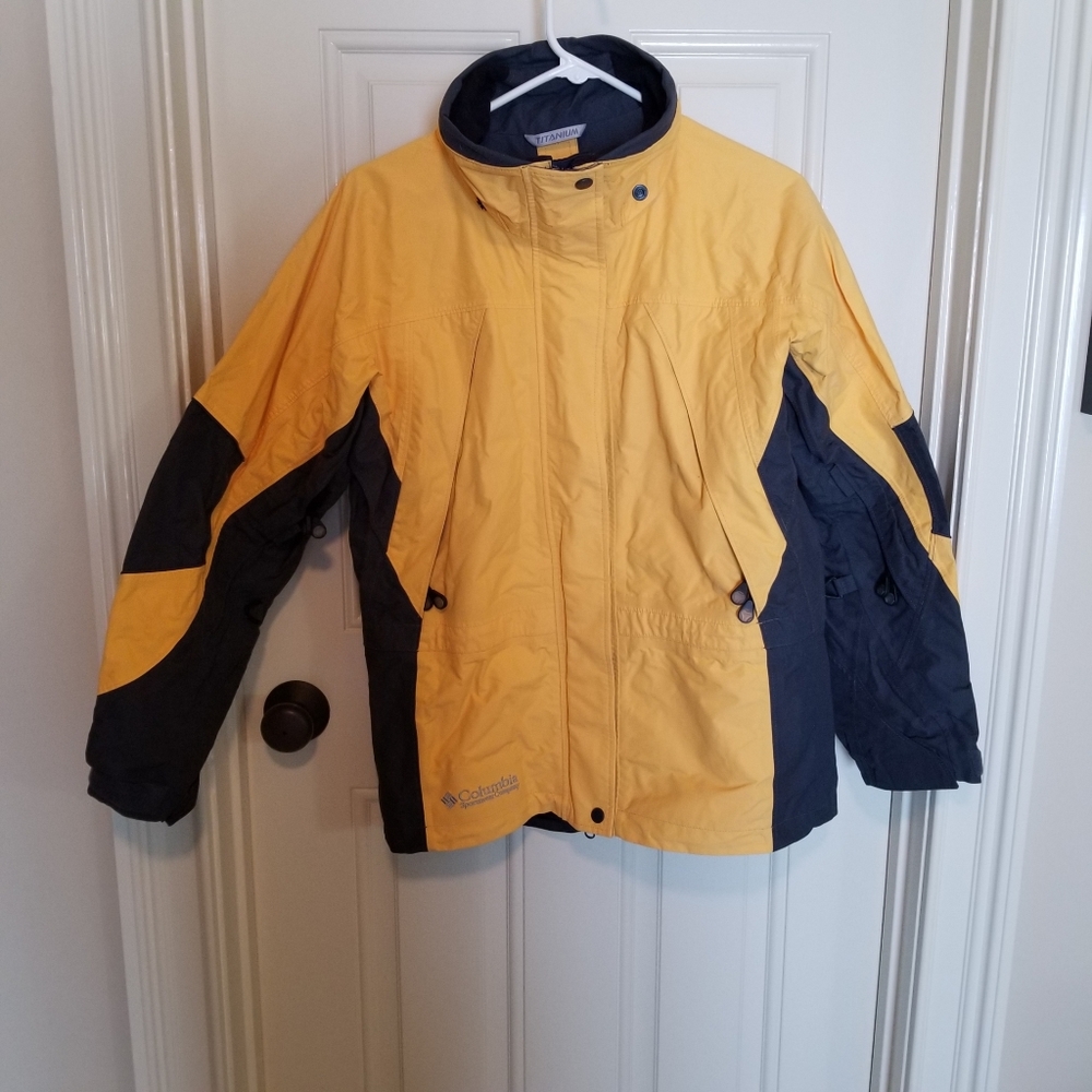 Columbia ski jacket.  Excellent condition.  Size Small.